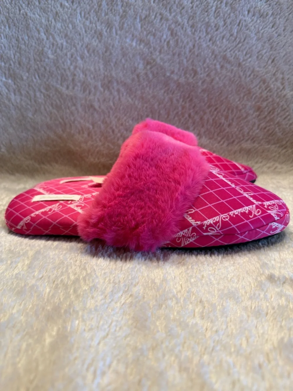 VICTORIA’S SECRET Faux Fur Trim Pink Fishnet Slippers - Picture 3 of 12